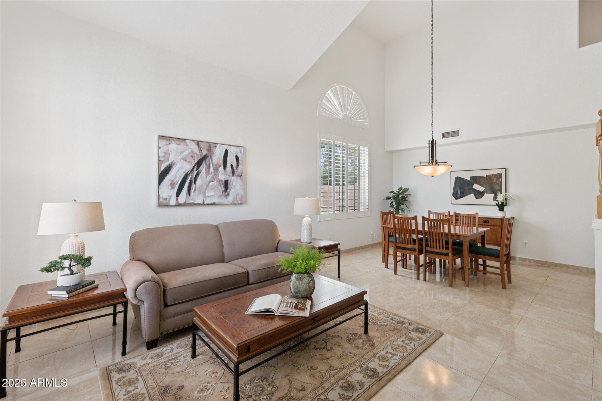 1592 W SHANNON Court