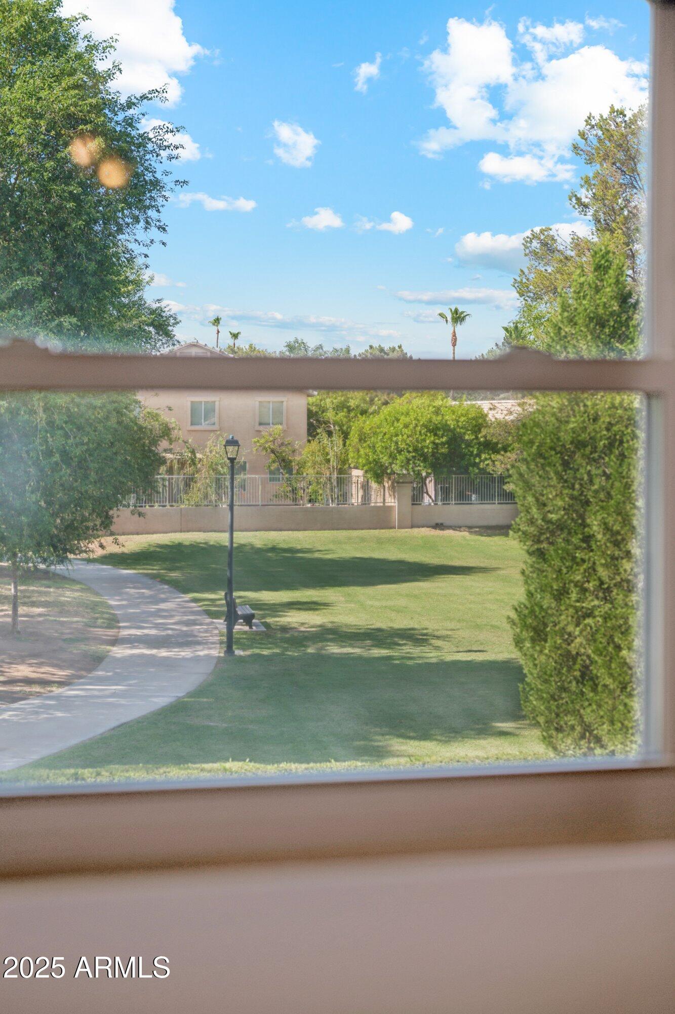 1592 W SHANNON Court