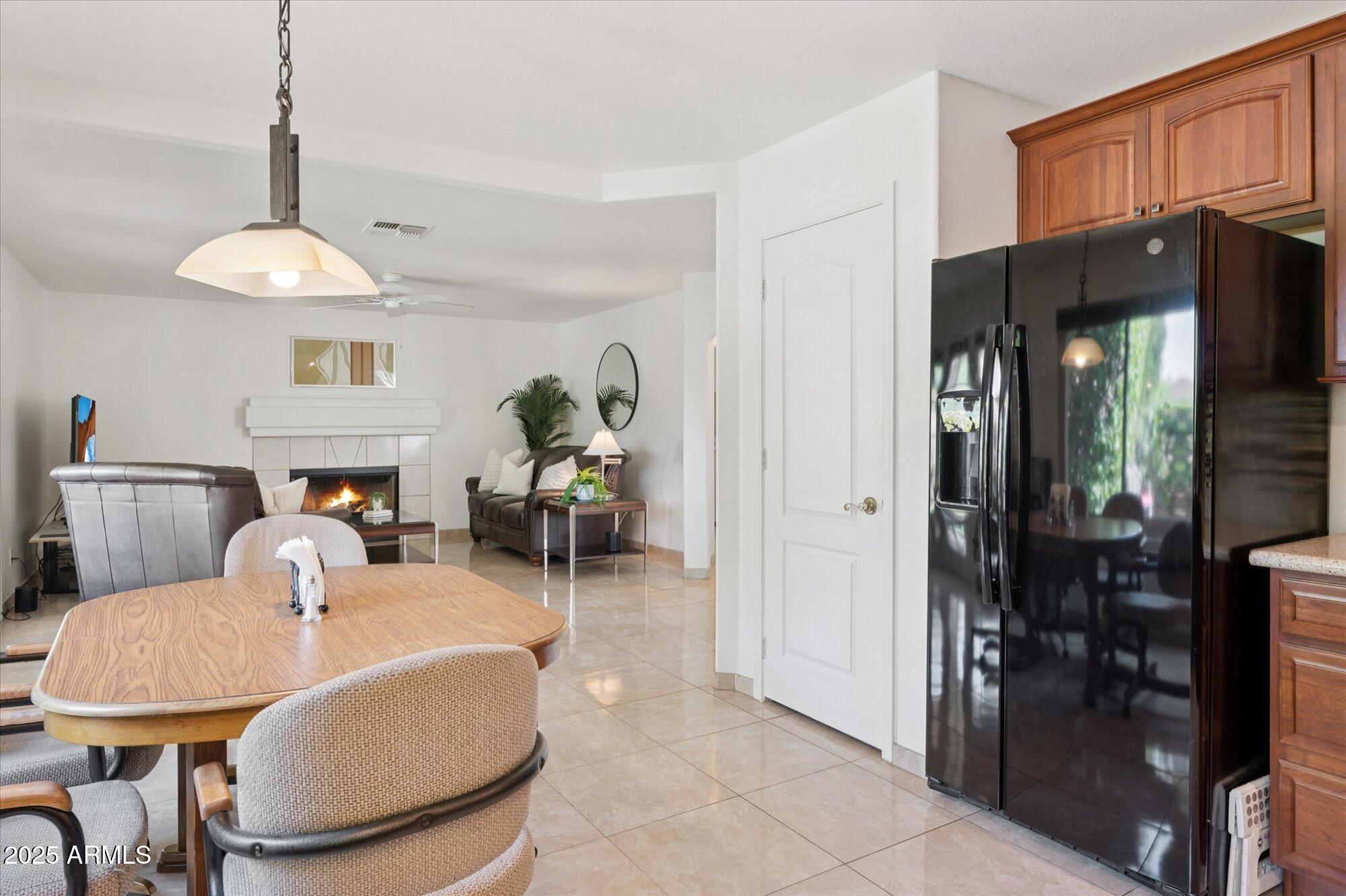 1592 W SHANNON Court