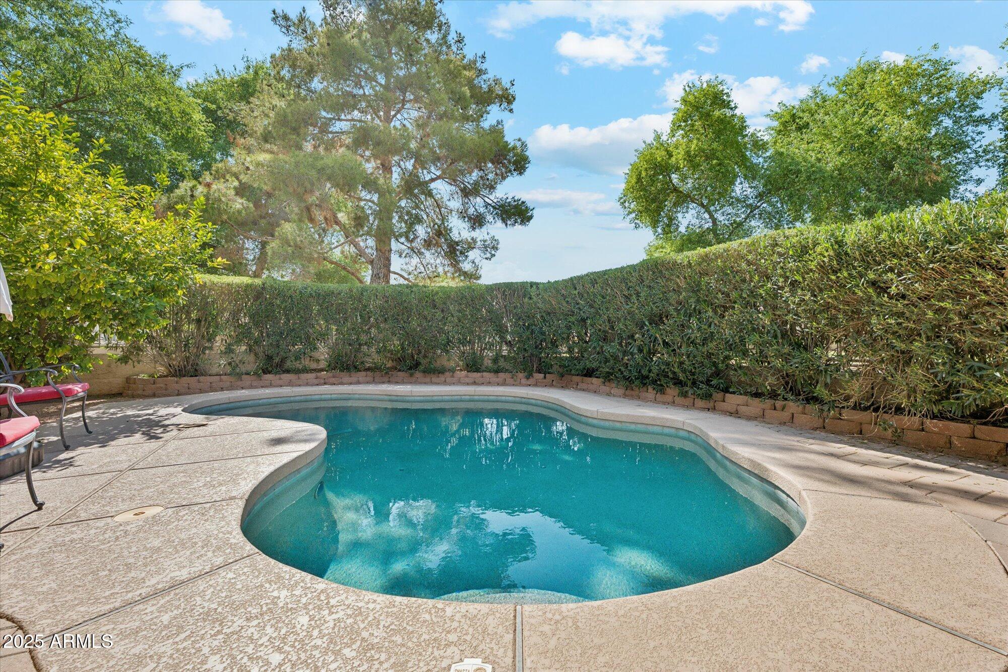 1592 W SHANNON Court