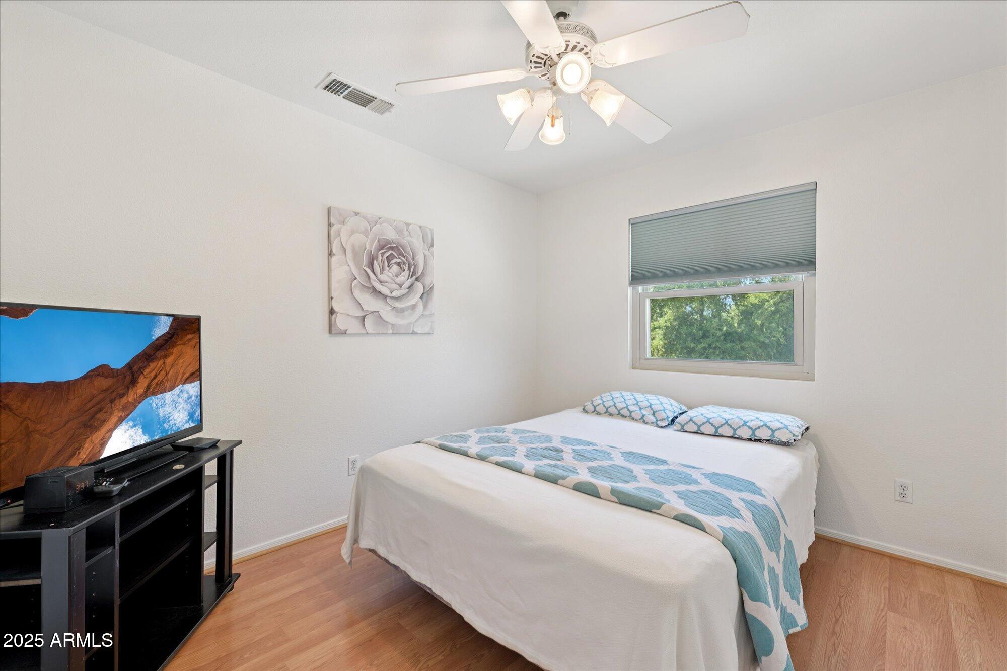 1592 W SHANNON Court