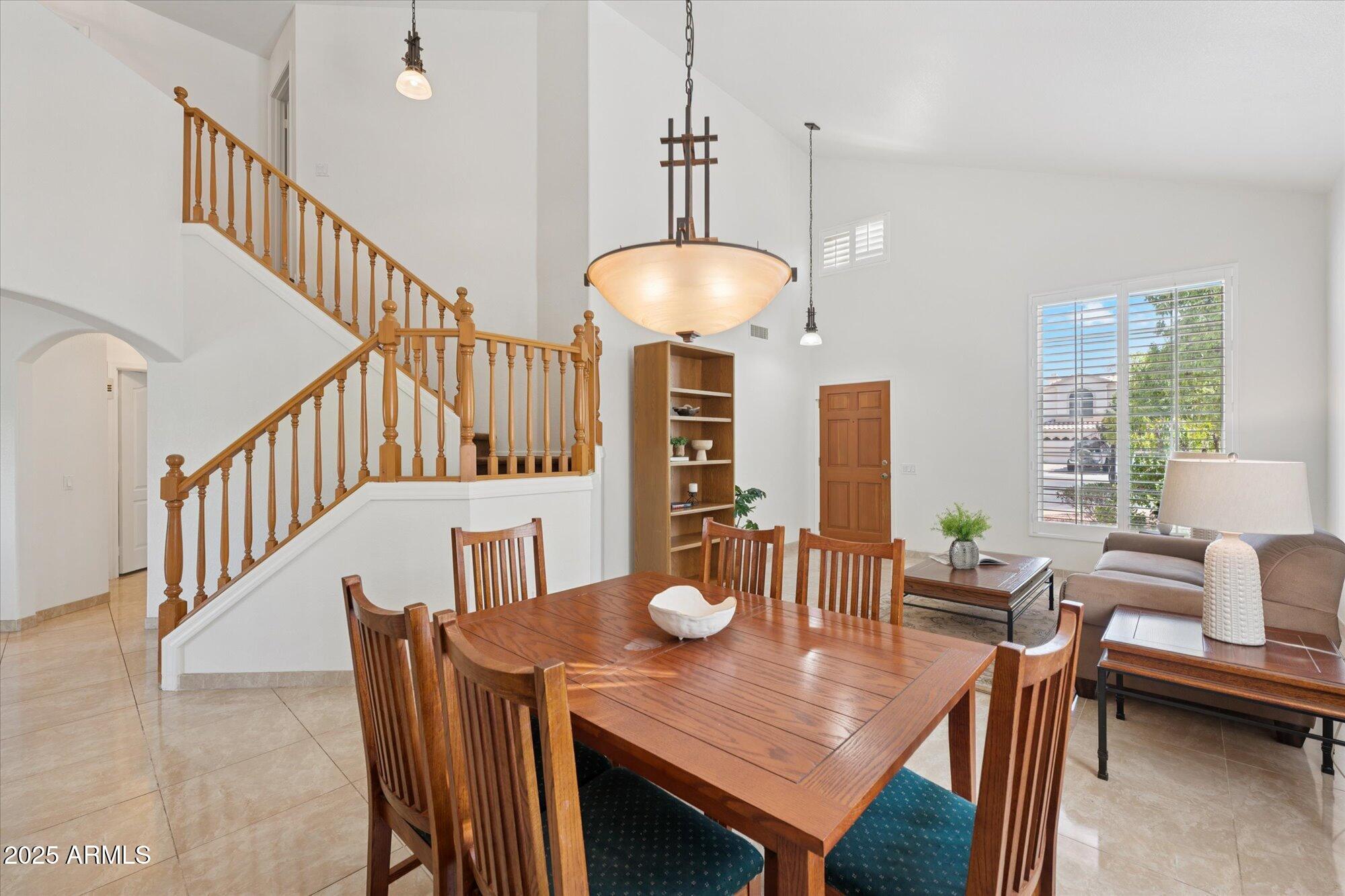 1592 W SHANNON Court