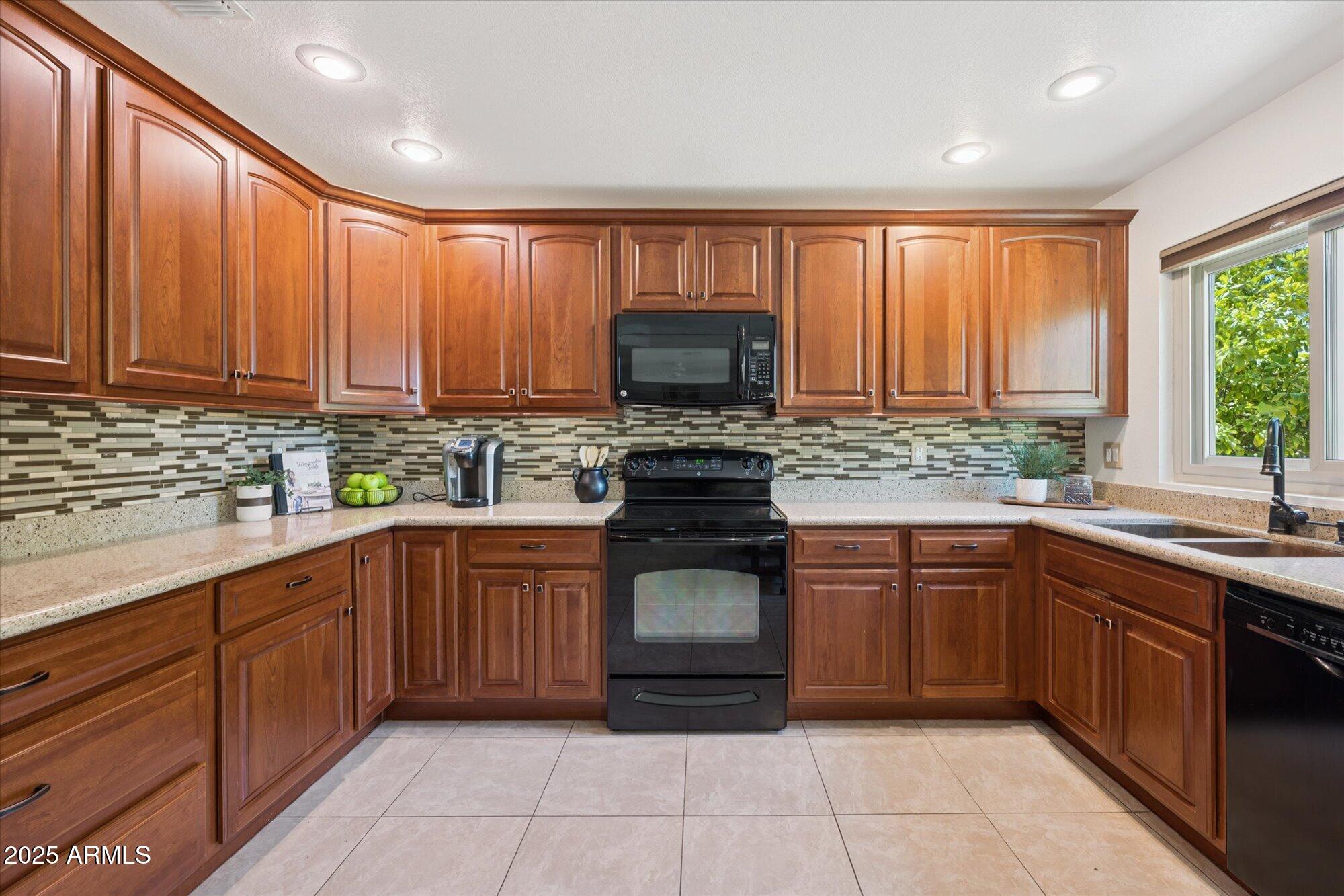 1592 W SHANNON Court