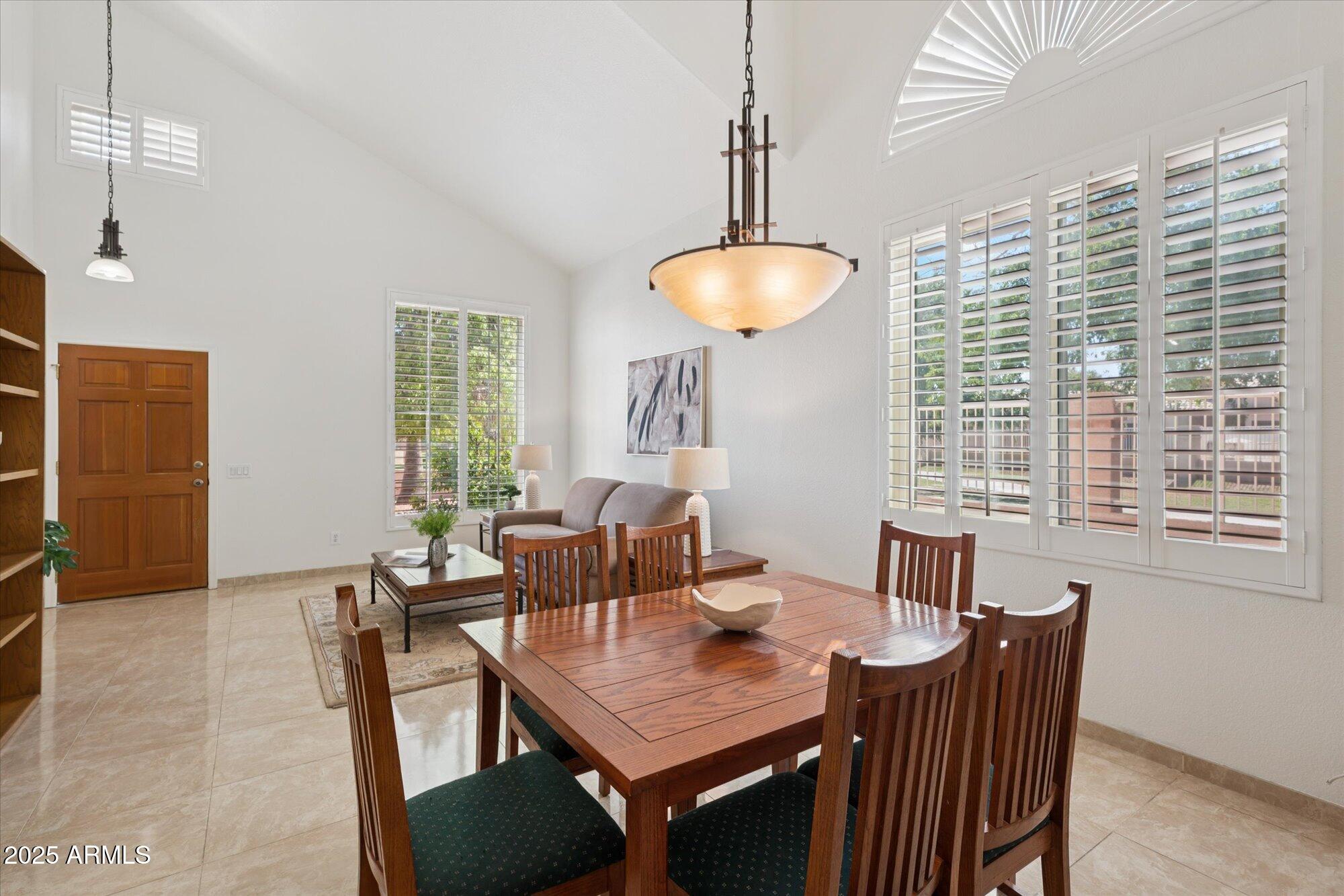 1592 W SHANNON Court