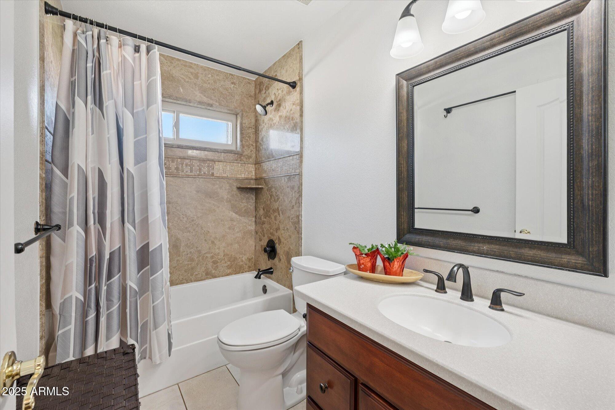 1592 W SHANNON Court