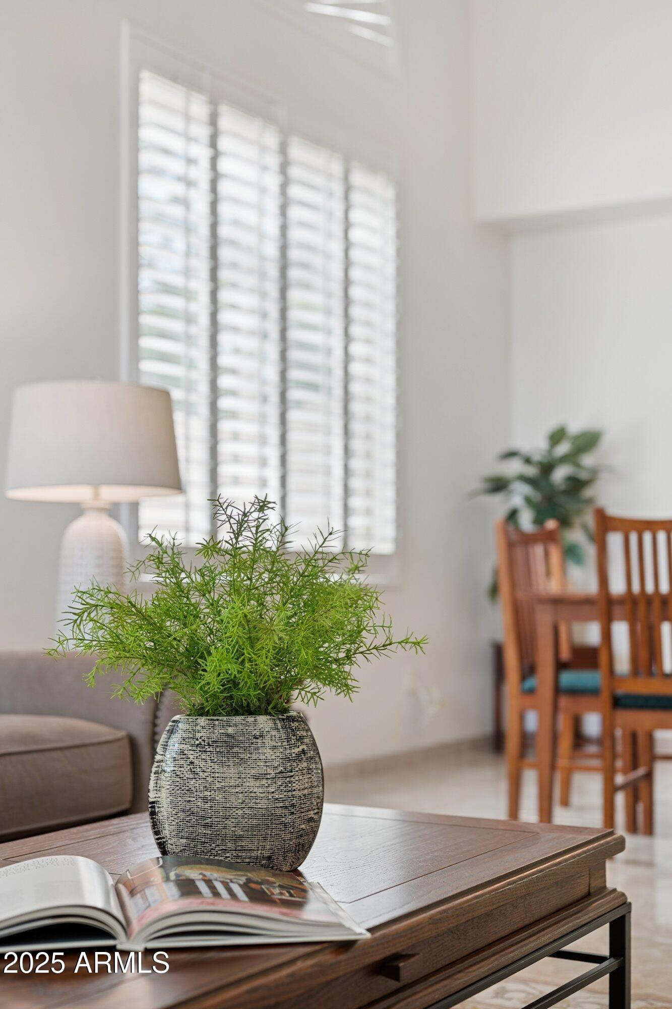 1592 W SHANNON Court