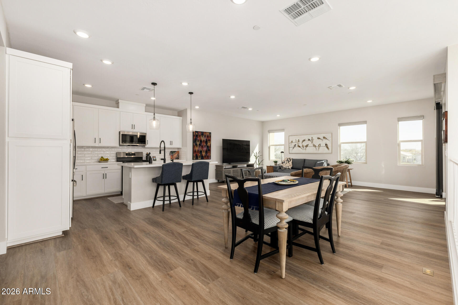 675 E GINKO Avenue 201