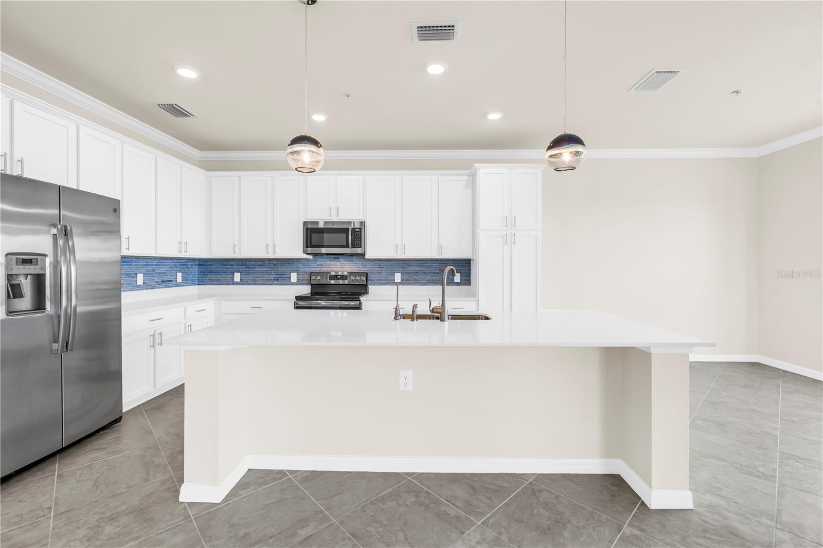 1030 TIDEWATER SHORES LOOP #405