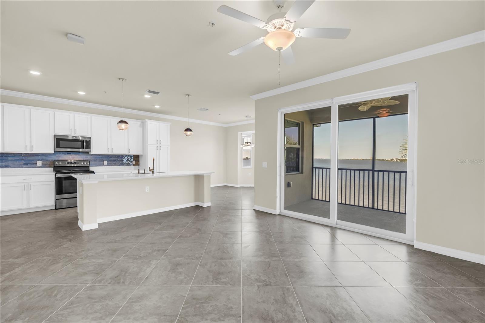 1030 TIDEWATER SHORES LOOP #405