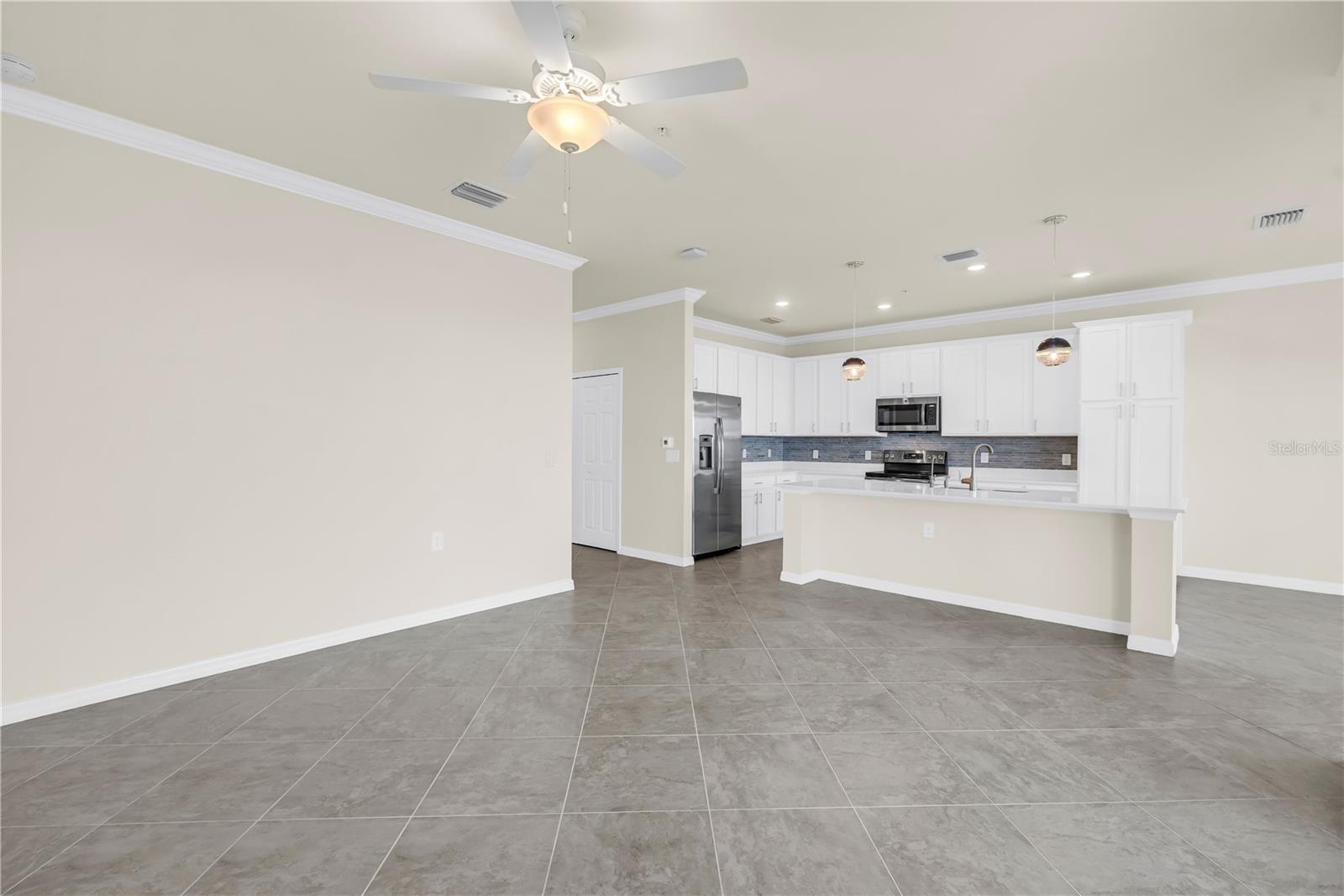 1030 TIDEWATER SHORES LOOP #405