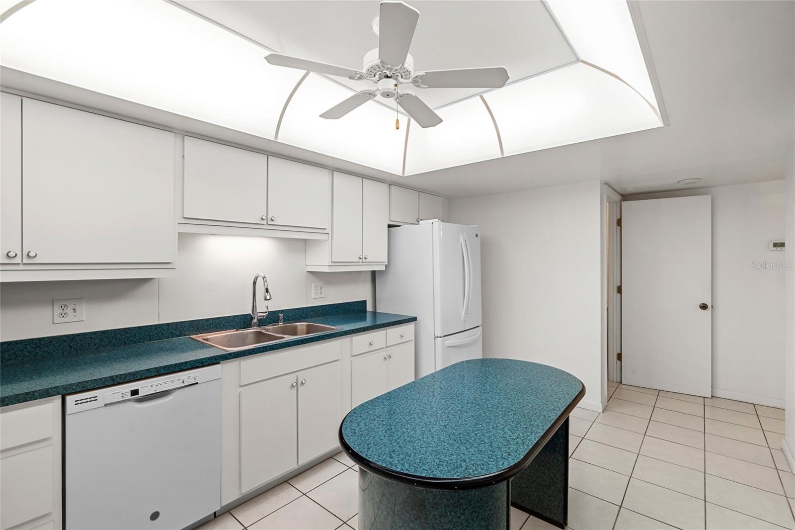 5200 BRITTANY DR S #1809