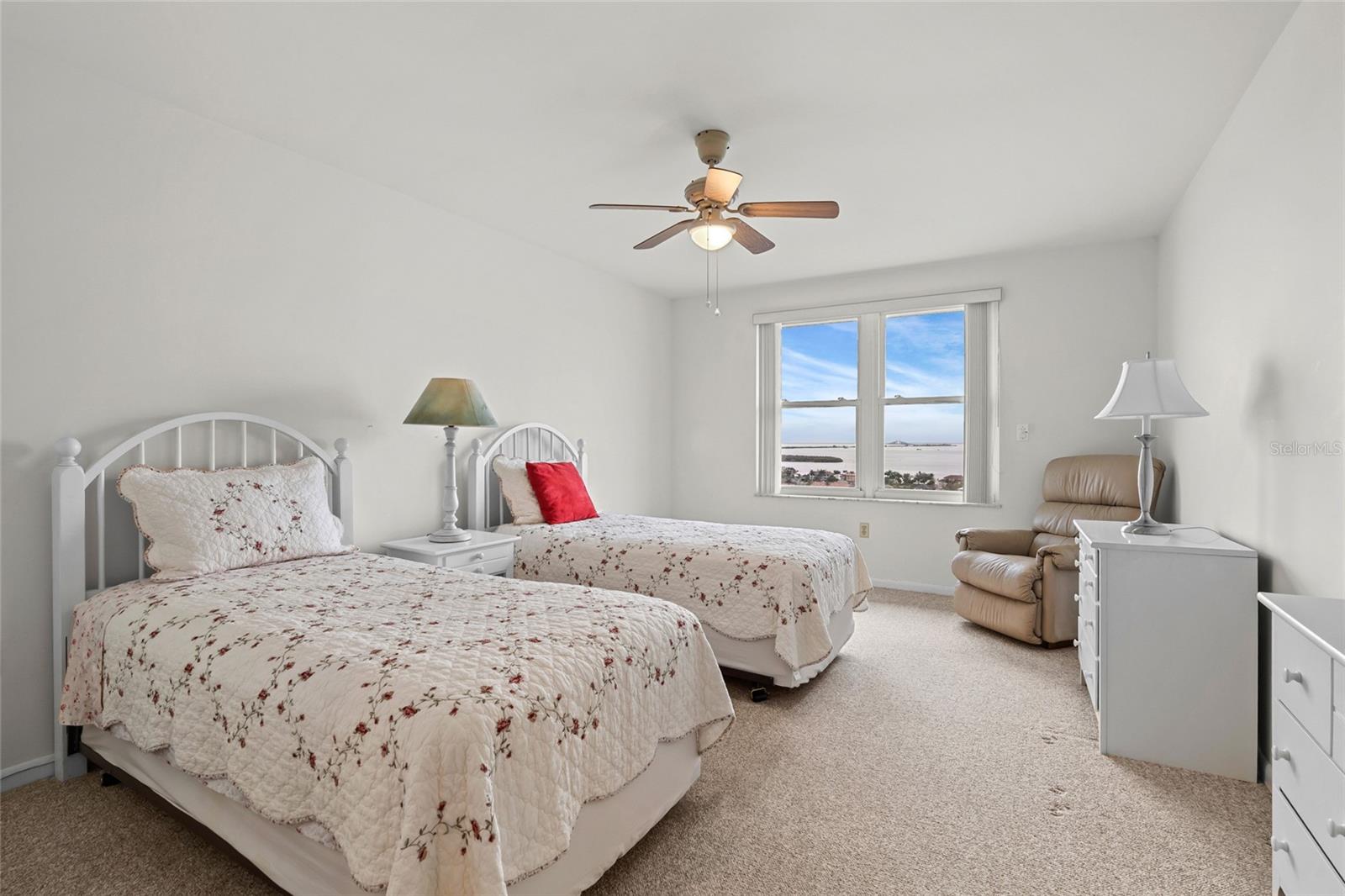 5200 BRITTANY DR S #1809