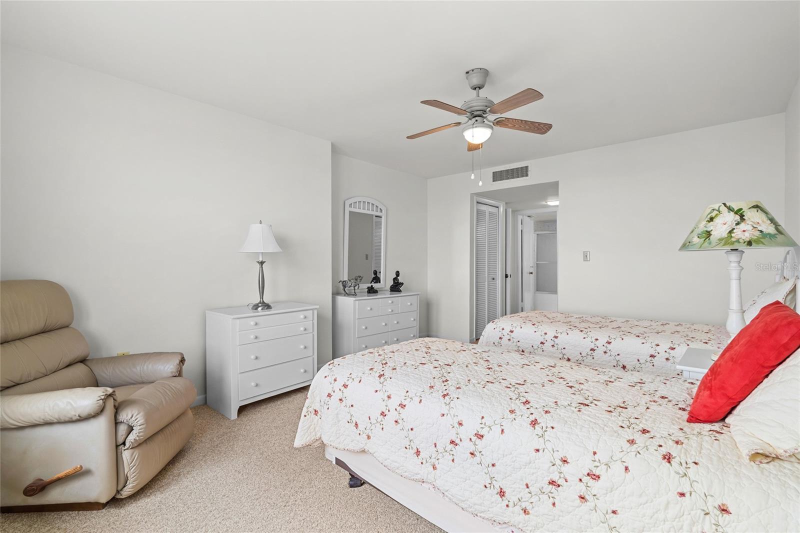 5200 BRITTANY DR S #1809