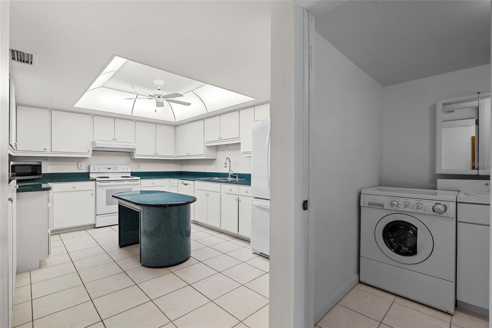 5200 BRITTANY DR S #1809