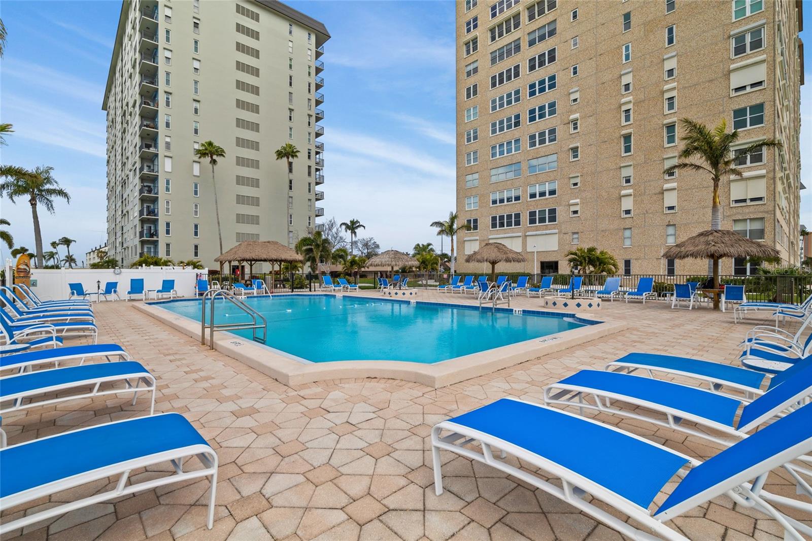 5200 BRITTANY DR S #1809