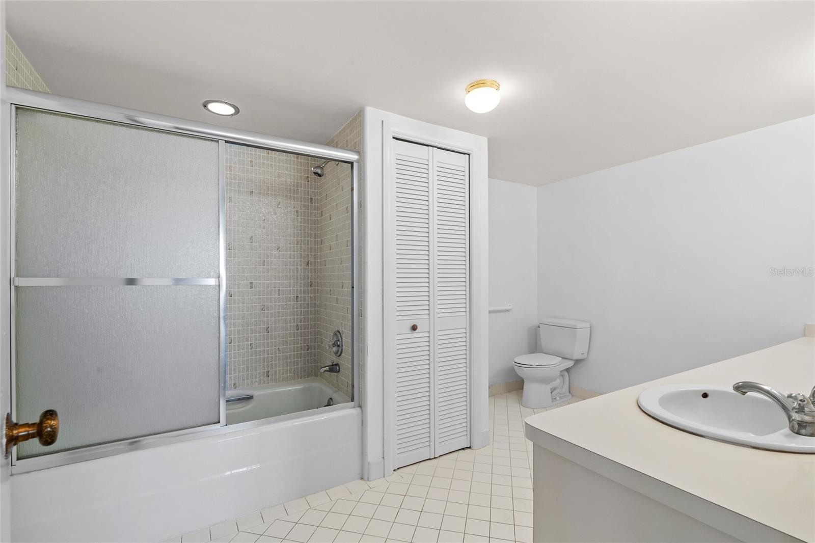 5200 BRITTANY DR S #1809