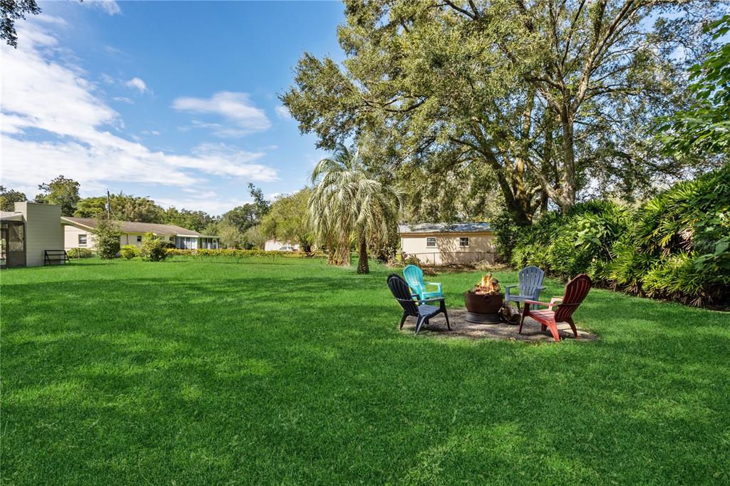 707 LANEWOOD DR