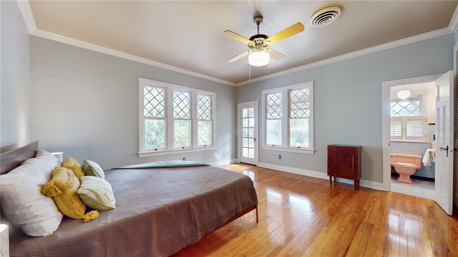 302 E CENTRAL AVE