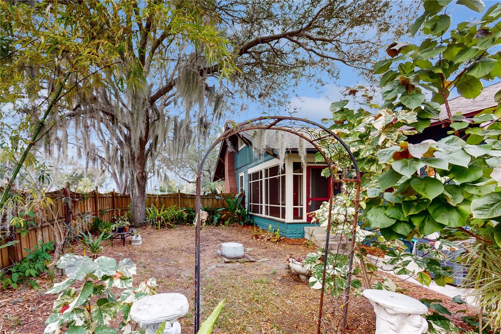 302 E CENTRAL AVE