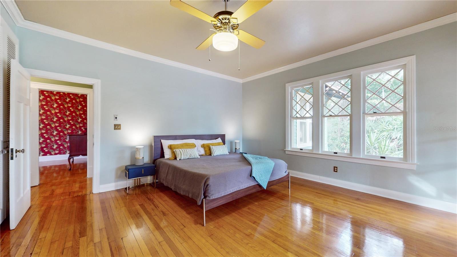 302 E CENTRAL AVE