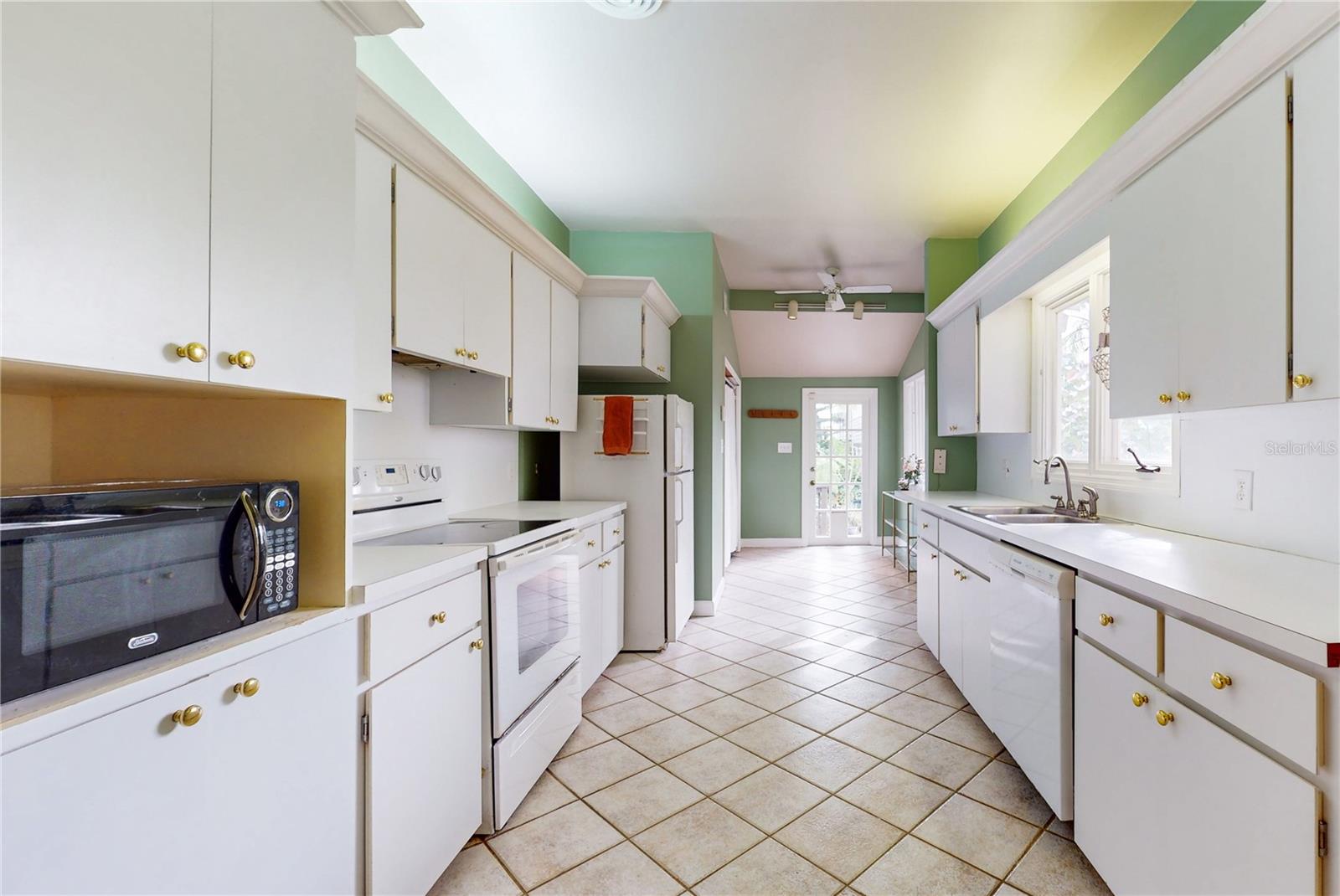 302 E CENTRAL AVE