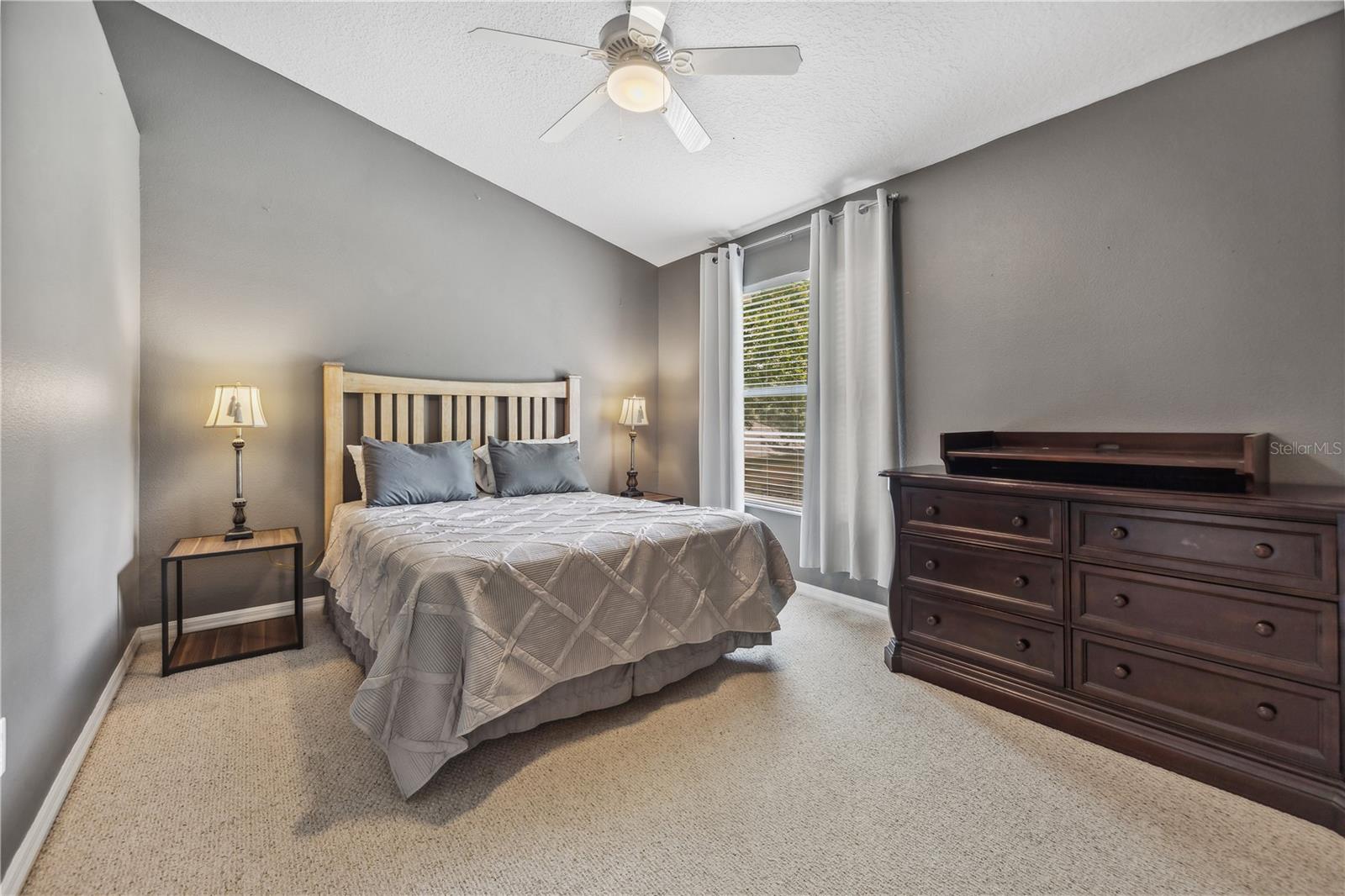 2141 GOLDEN OAK LN
