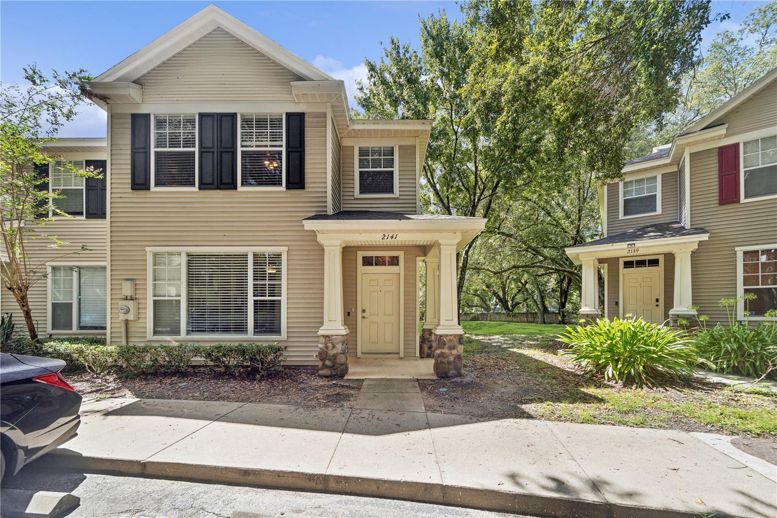 2141 GOLDEN OAK LN