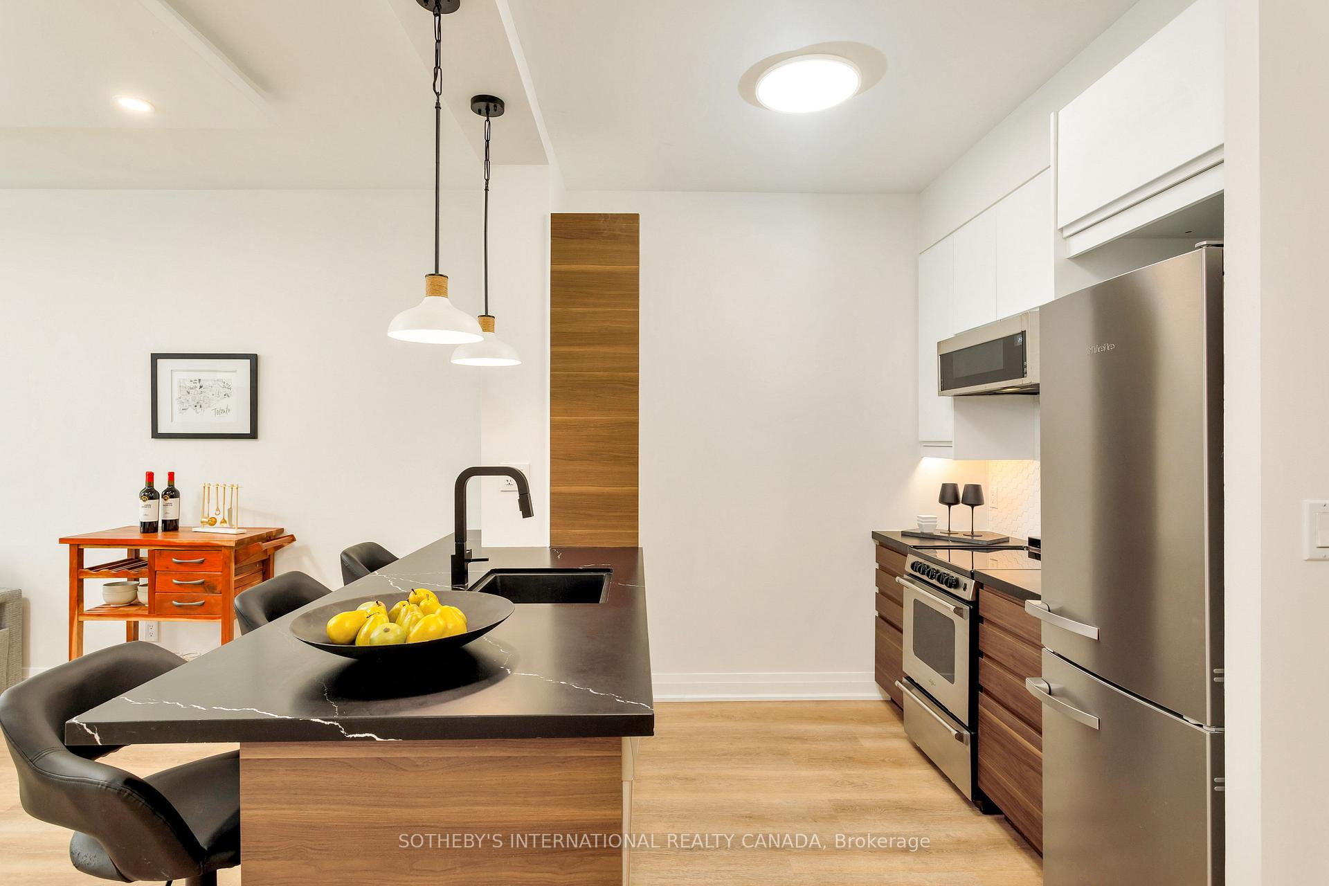 #201 - 3391 Bloor Street, Toronto Unit: 201