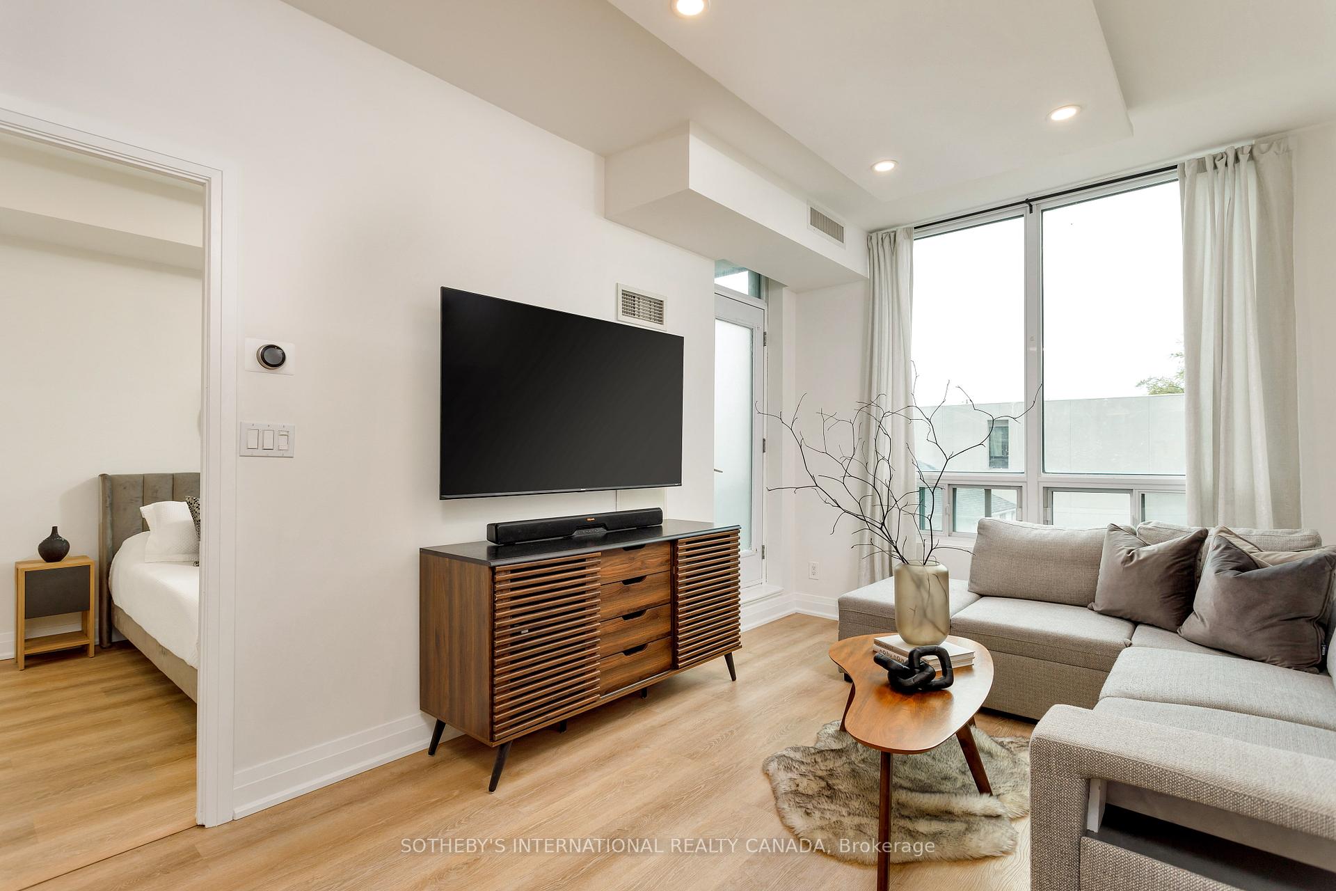 #201 - 3391 Bloor Street, Toronto Unit: 201