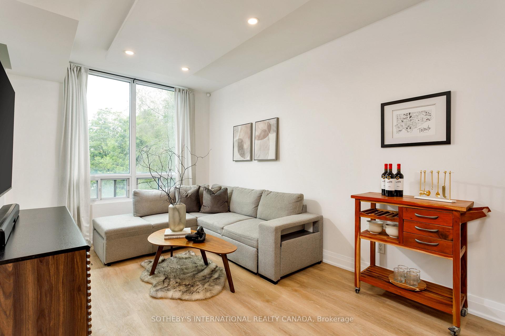 #201 - 3391 Bloor Street, Toronto Unit: 201