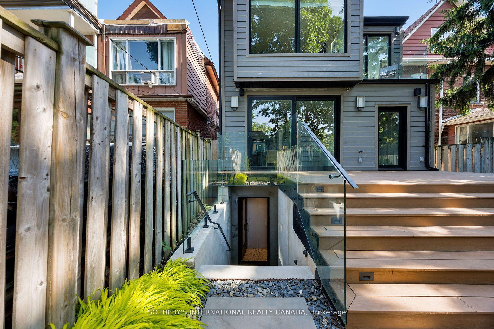 12 Hewitt Avenue, Toronto W01