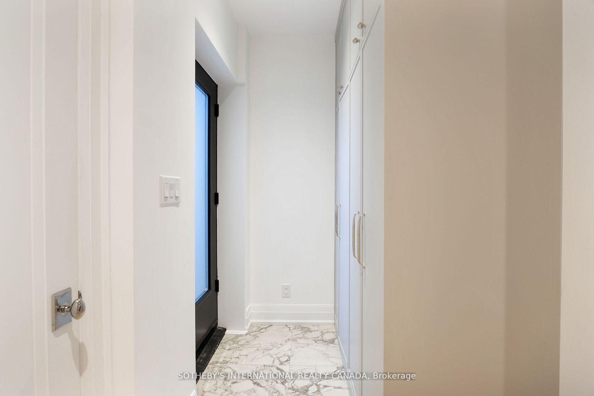 12 Hewitt Avenue, Toronto W01