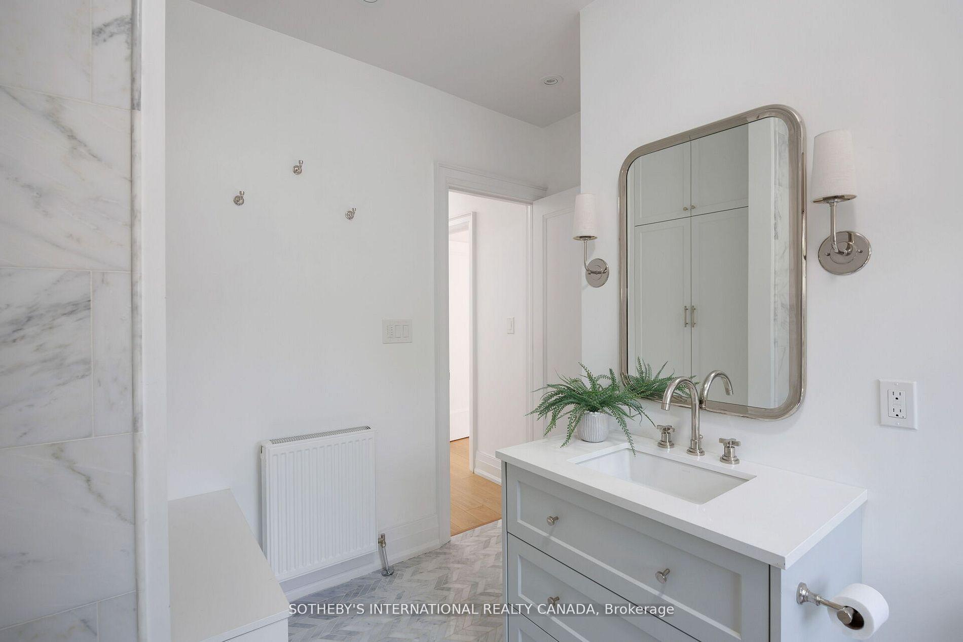 12 Hewitt Avenue, Toronto W01