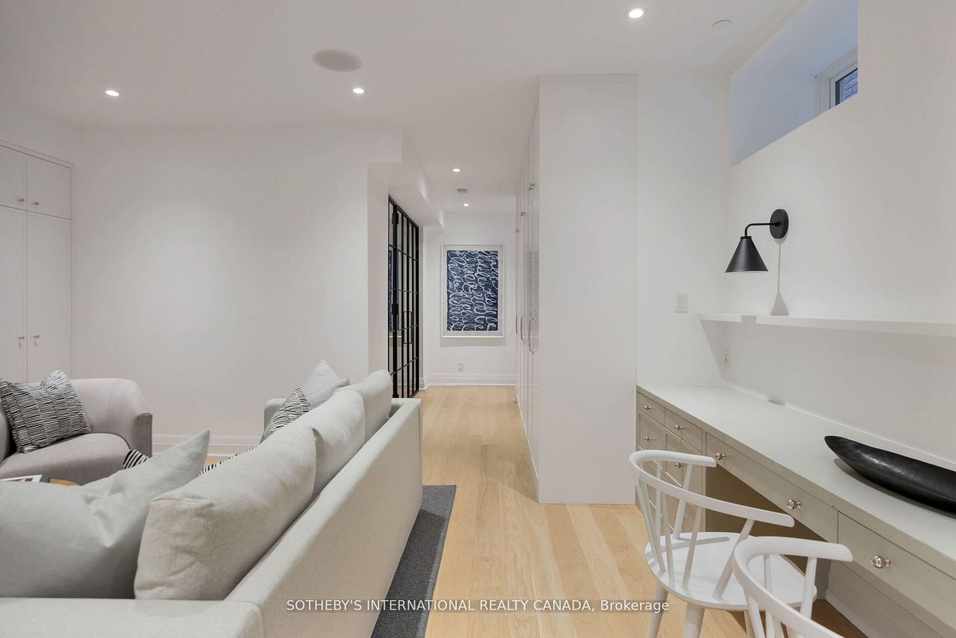 12 Hewitt Avenue, Toronto W01