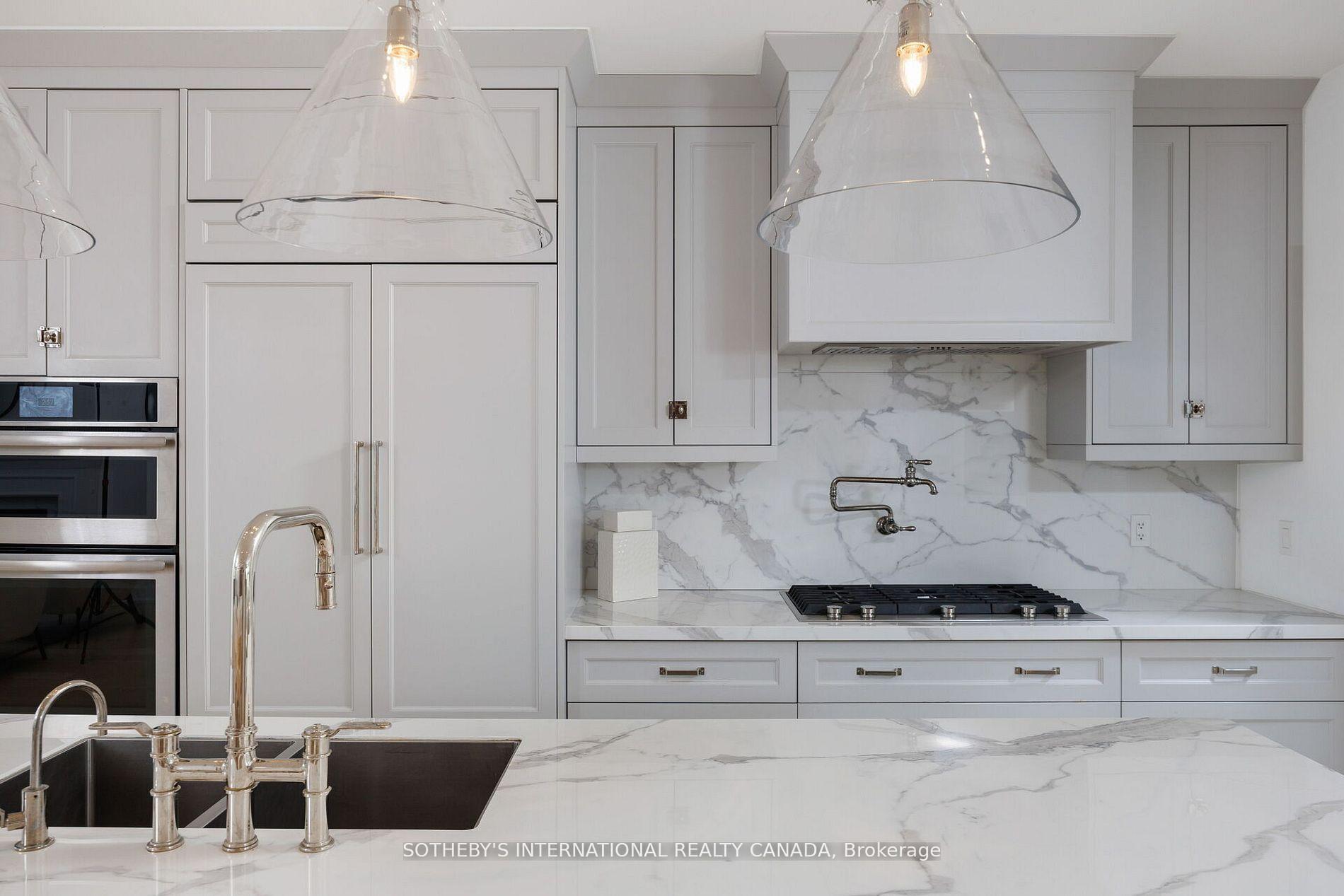 12 Hewitt Avenue, Toronto W01