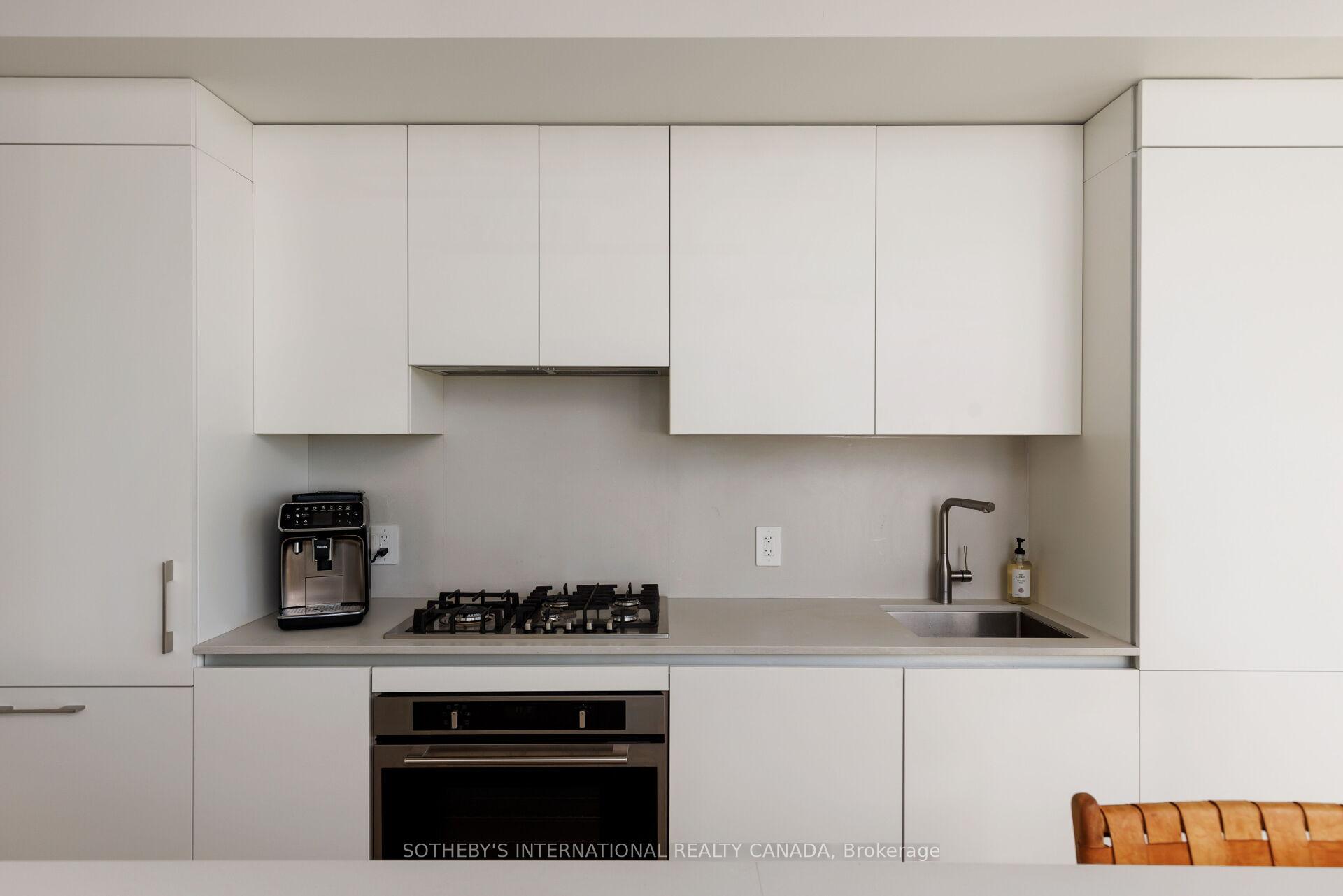 2720 Dundas Street W 903