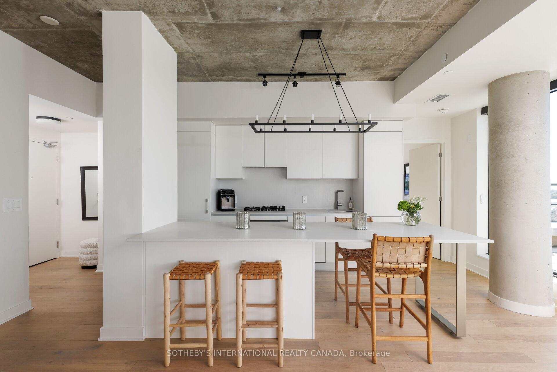 2720 Dundas Street W 903