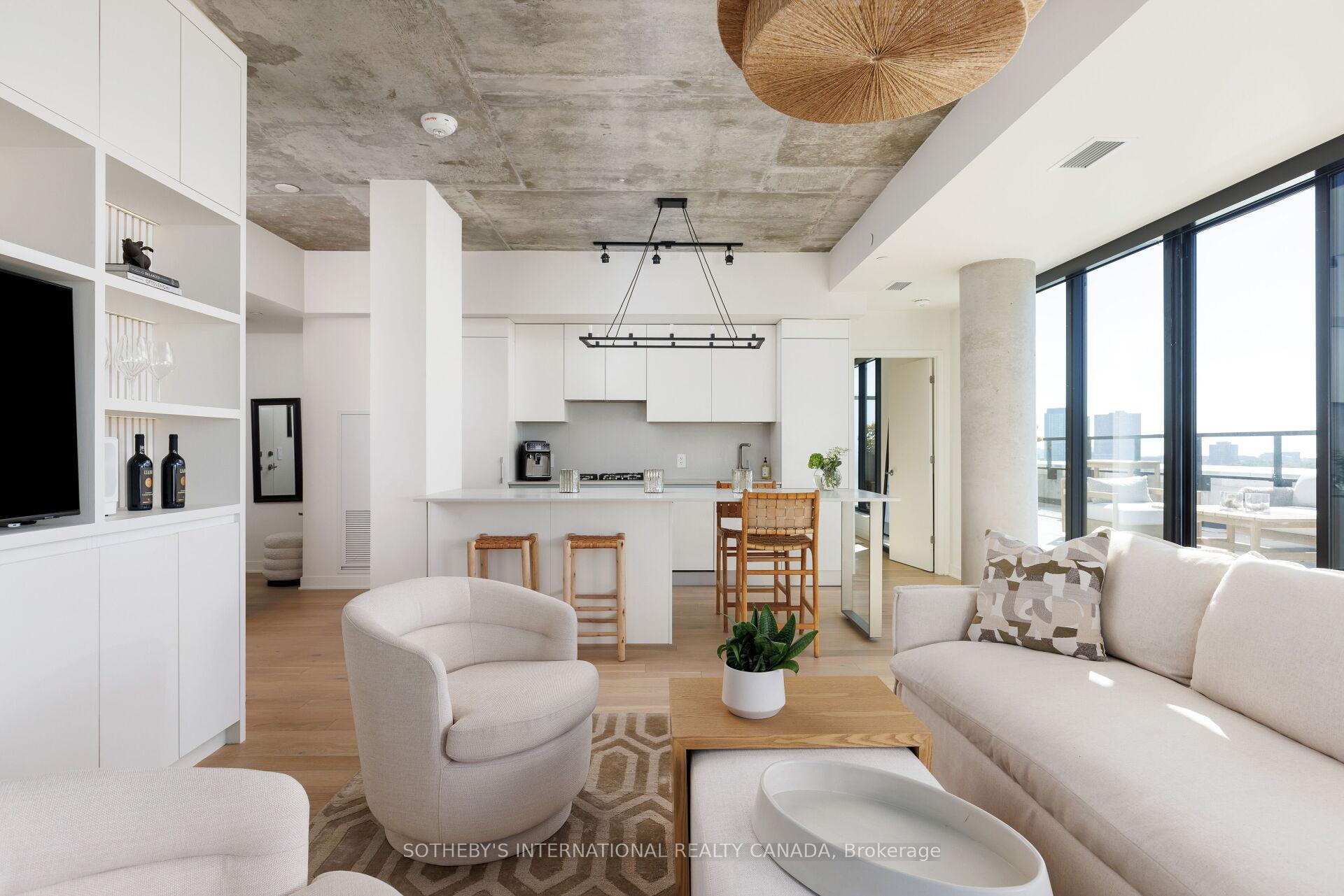 2720 Dundas Street W 903