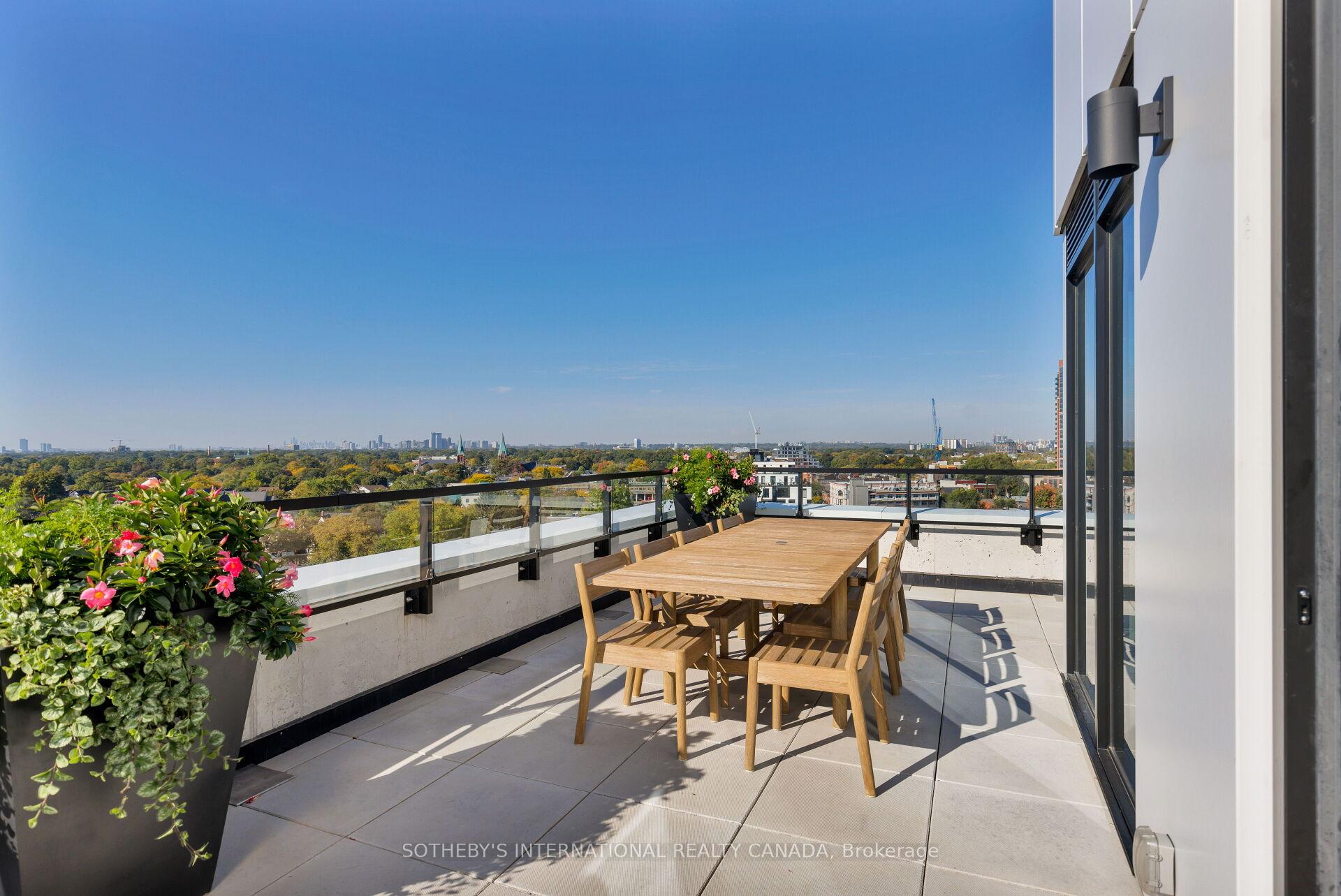 2720 Dundas Street W 903