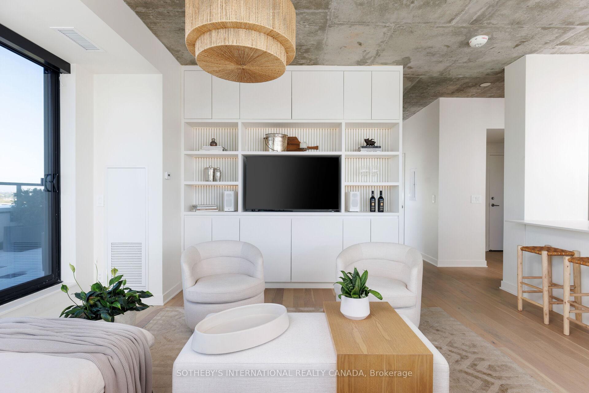 2720 Dundas Street W 903