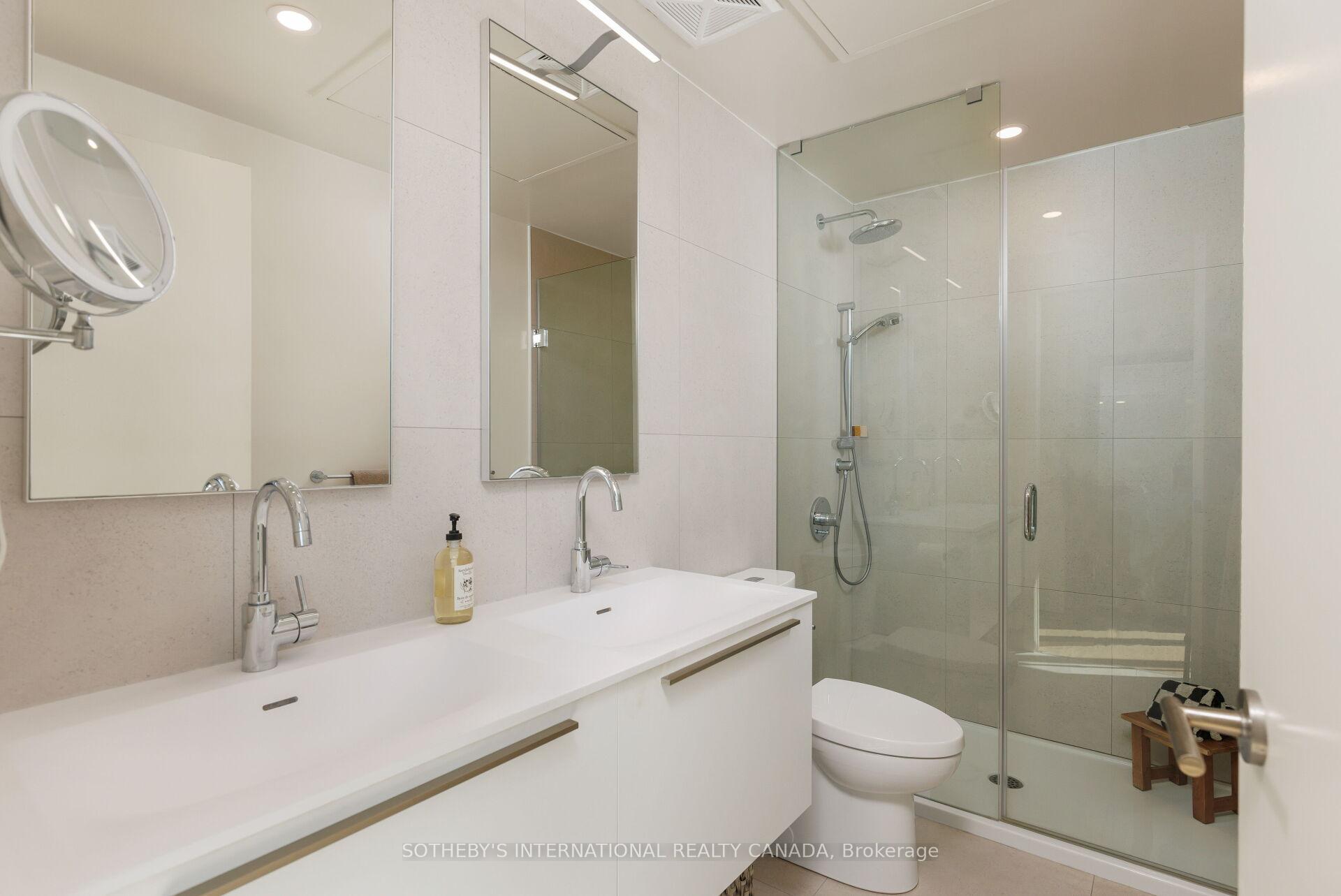 2720 Dundas Street W 903