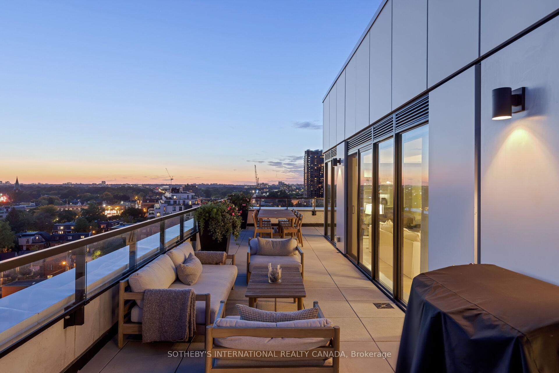 2720 Dundas Street W 903