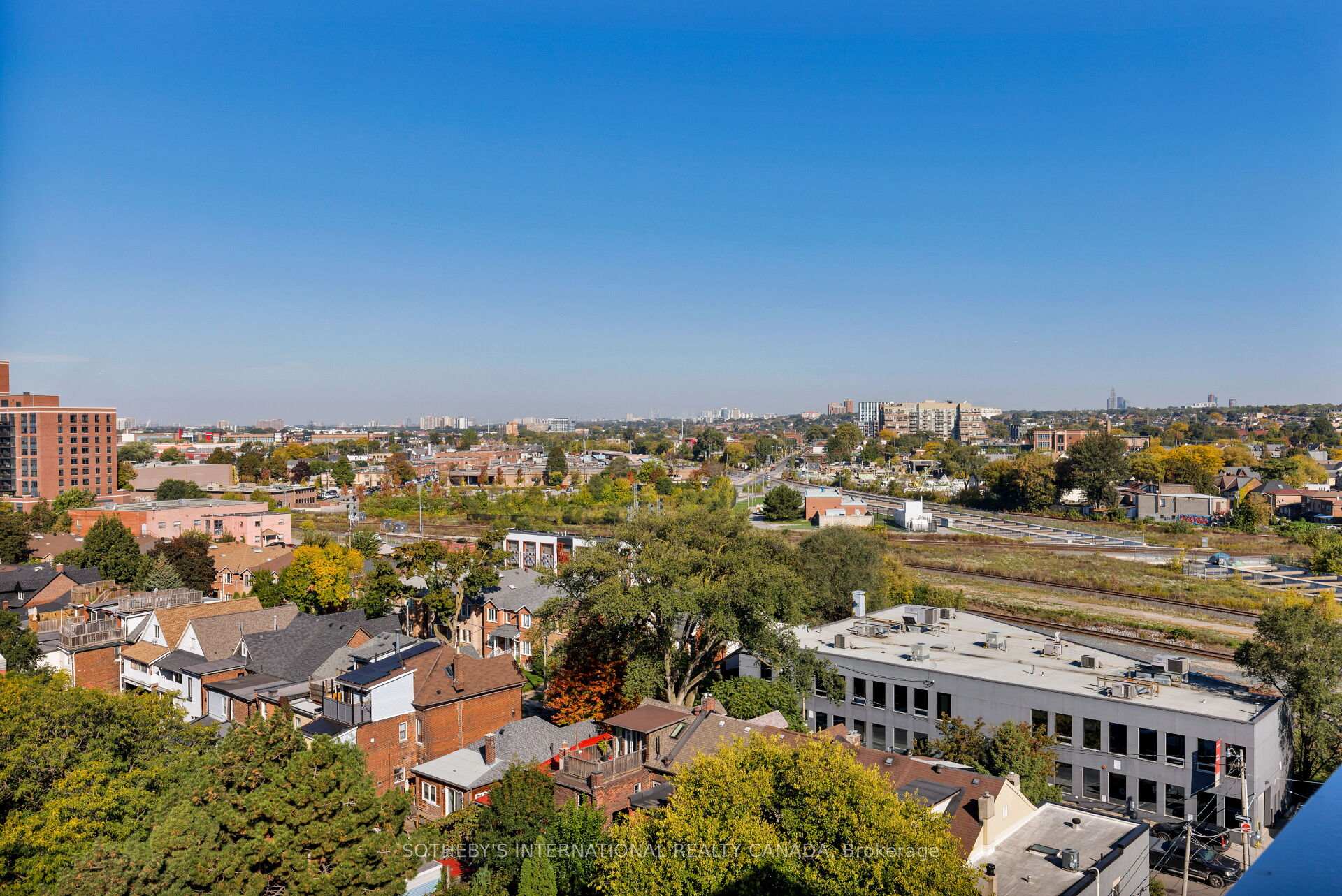 2720 Dundas Street W 903