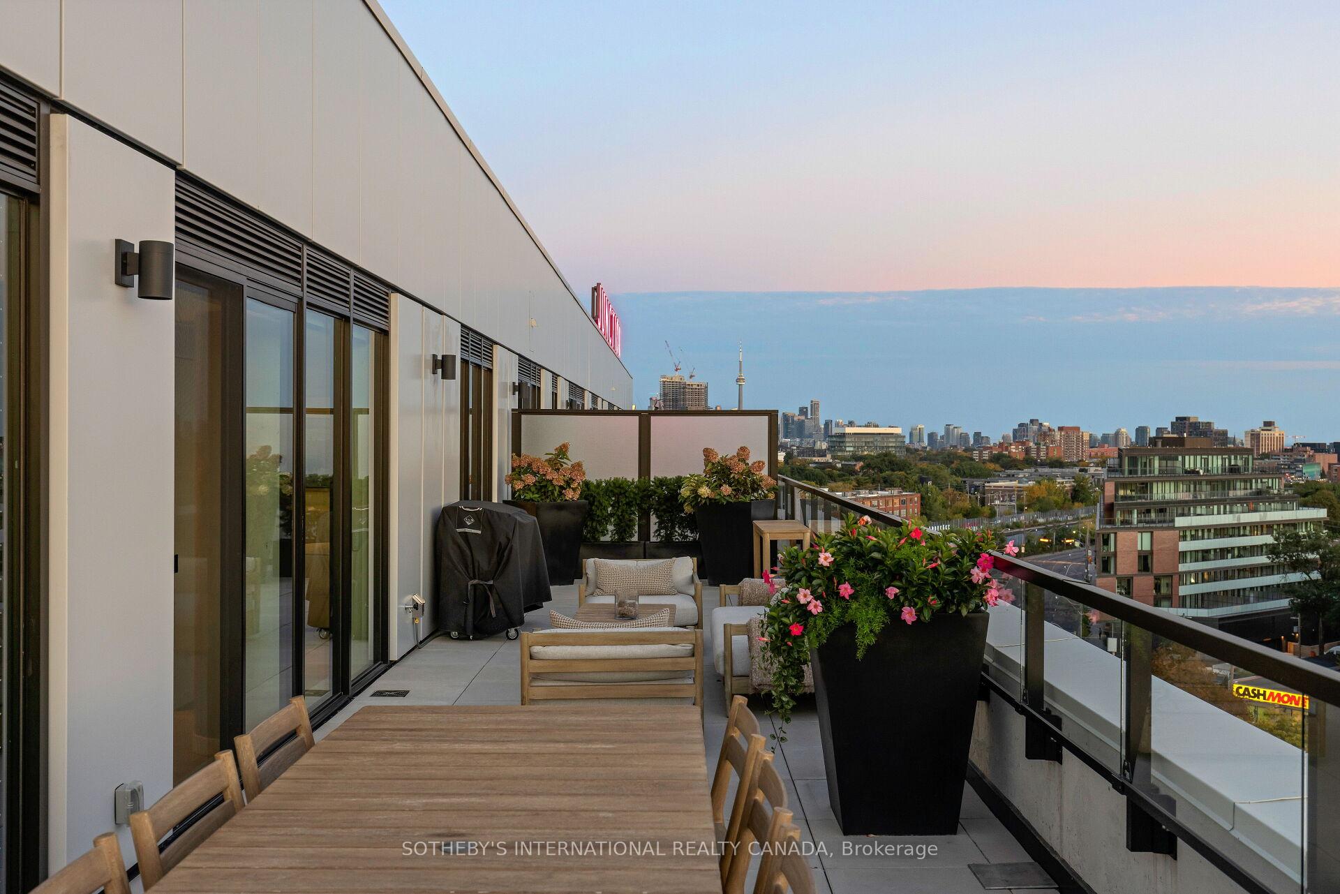 2720 Dundas Street W 903