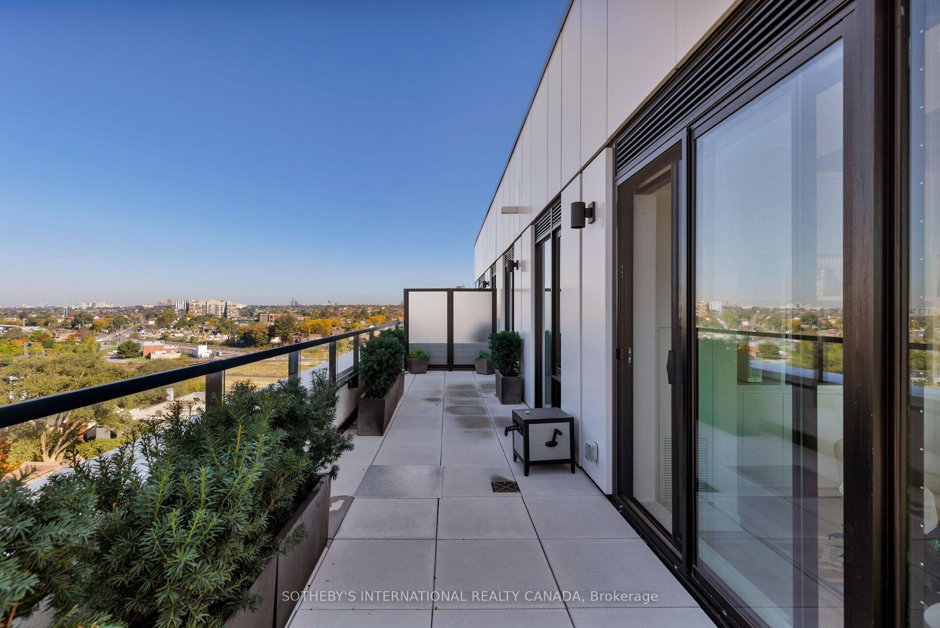 2720 Dundas Street W 903