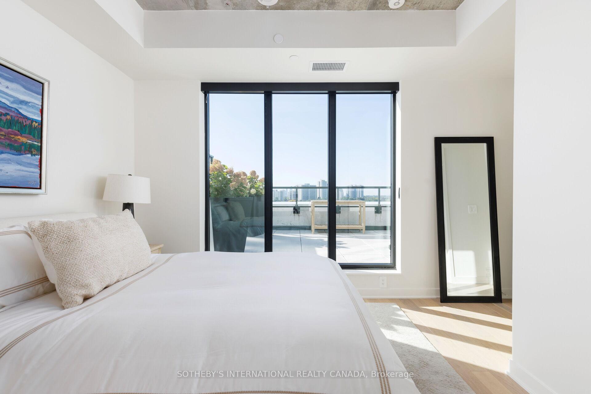 2720 Dundas Street W 903