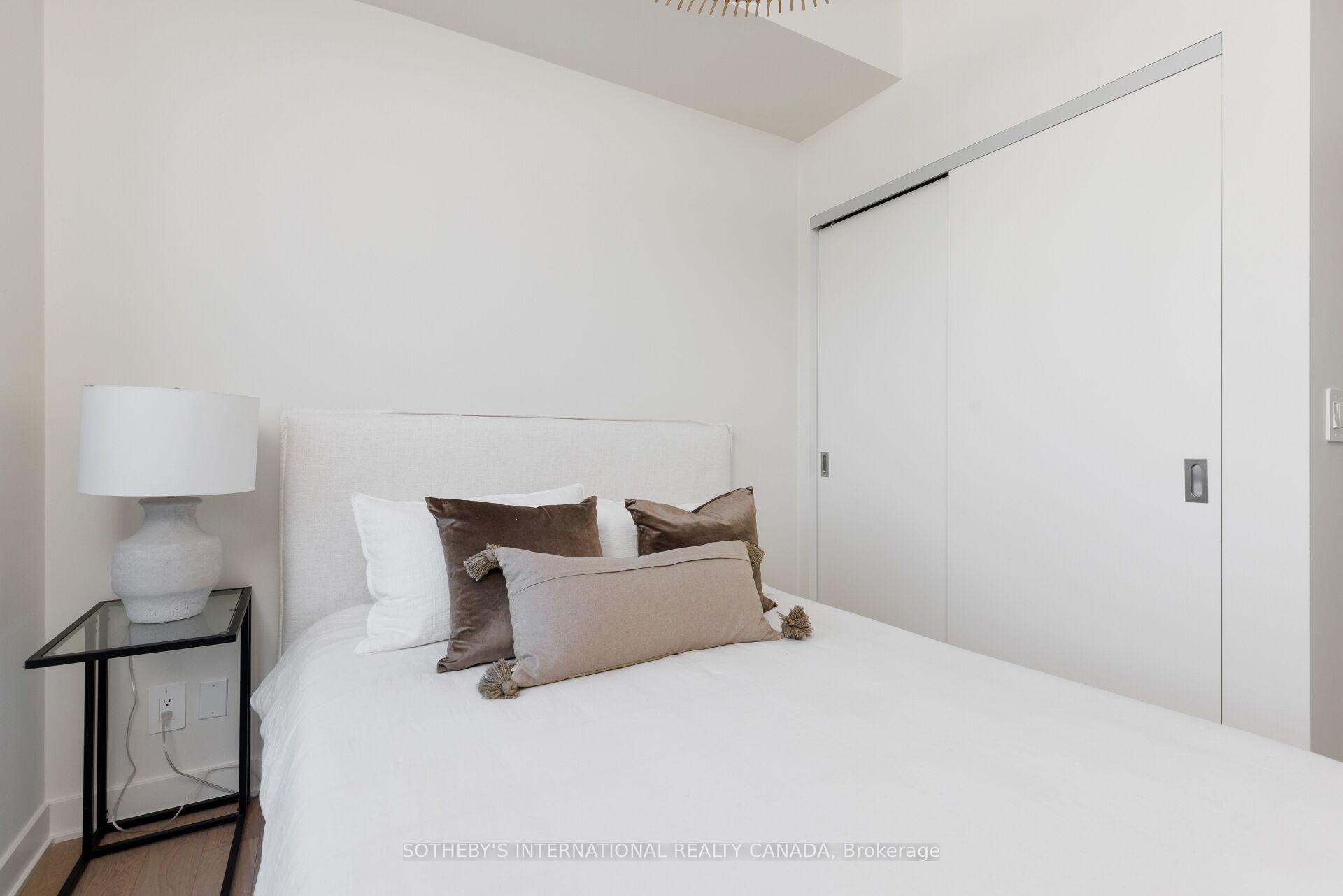 2720 Dundas Street W 903