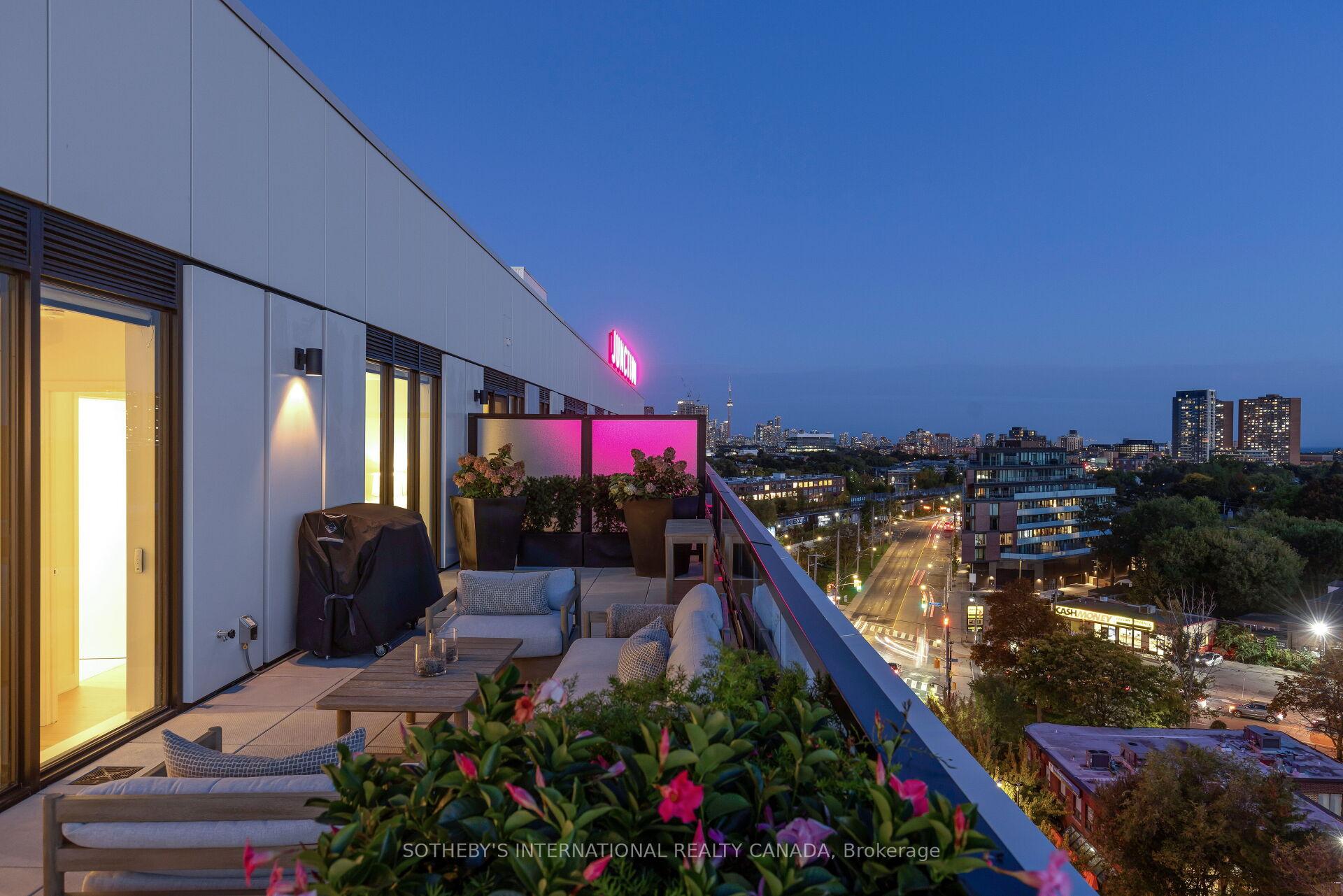 2720 Dundas Street W 903