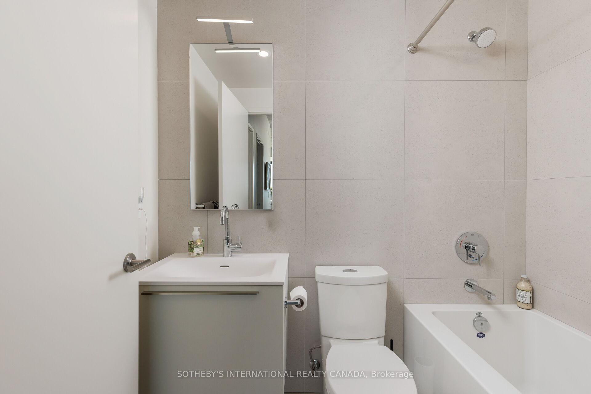 2720 Dundas Street W 903