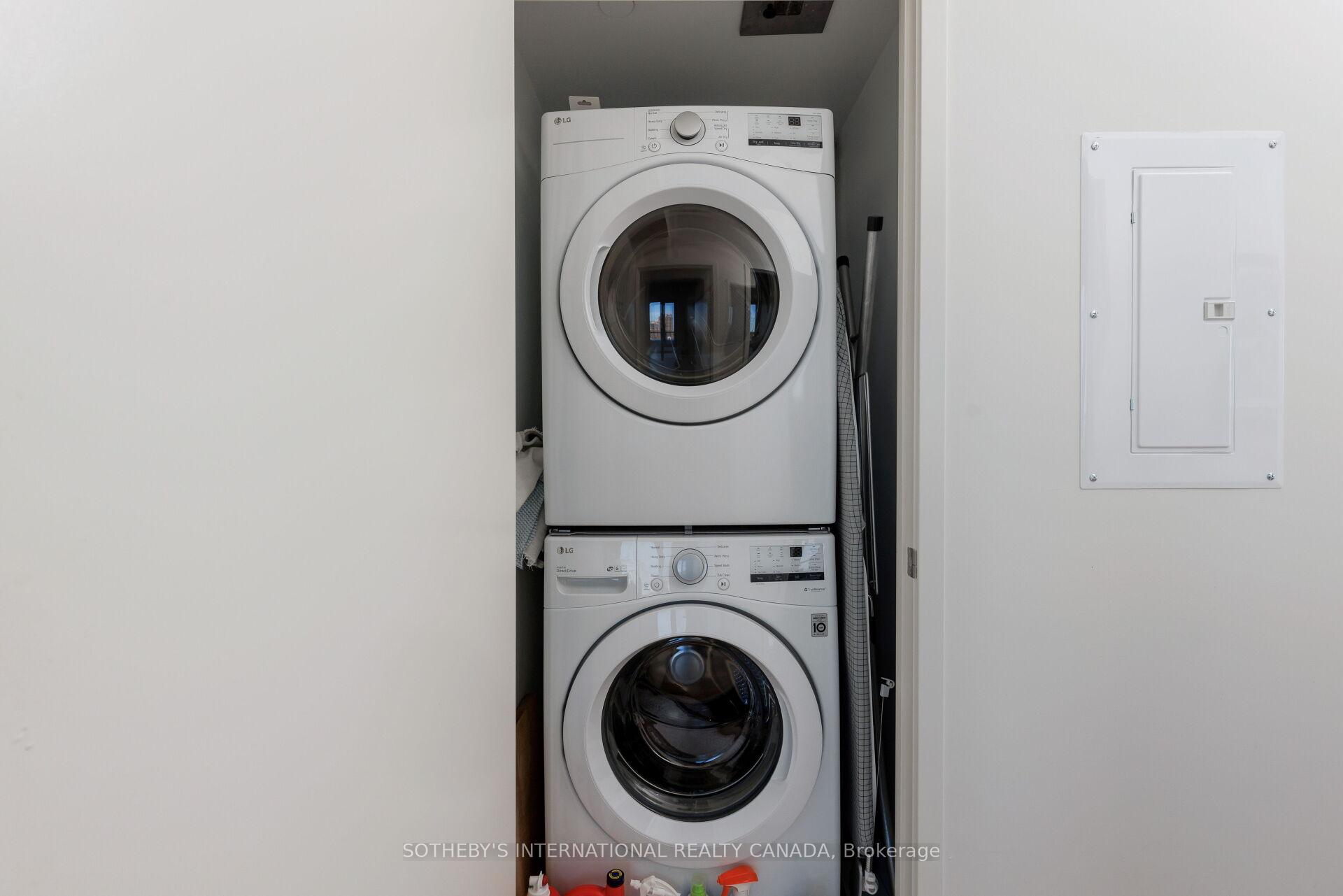 2720 Dundas Street W 903